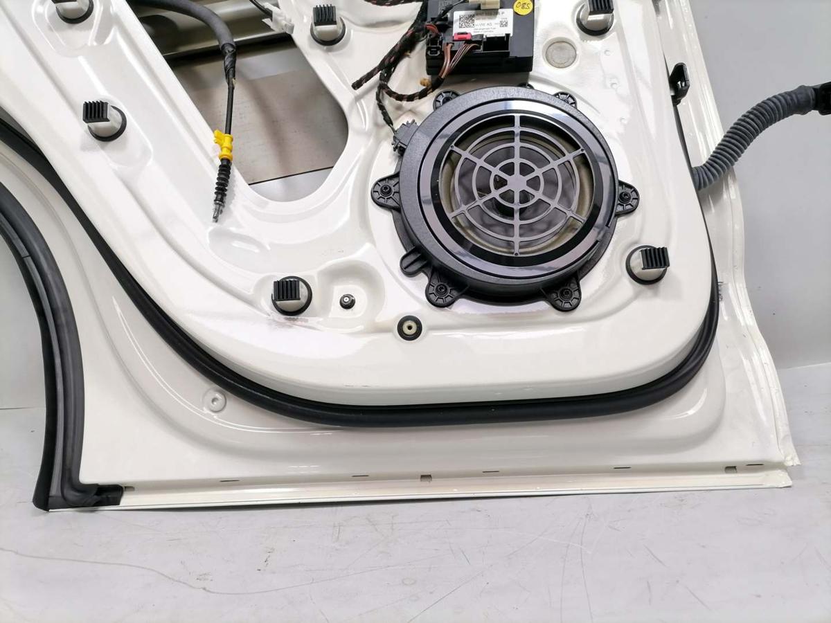 Porsche Macan original T&uuml;r hinten links Rohbau mehrere kleine Besch&auml;digungen Bj.2015